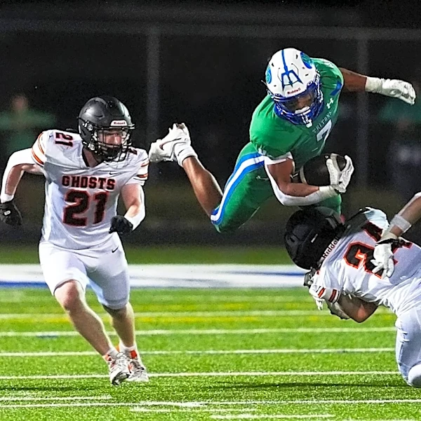 Wisconsin commit leads the nation in rushing yards and touchdowns