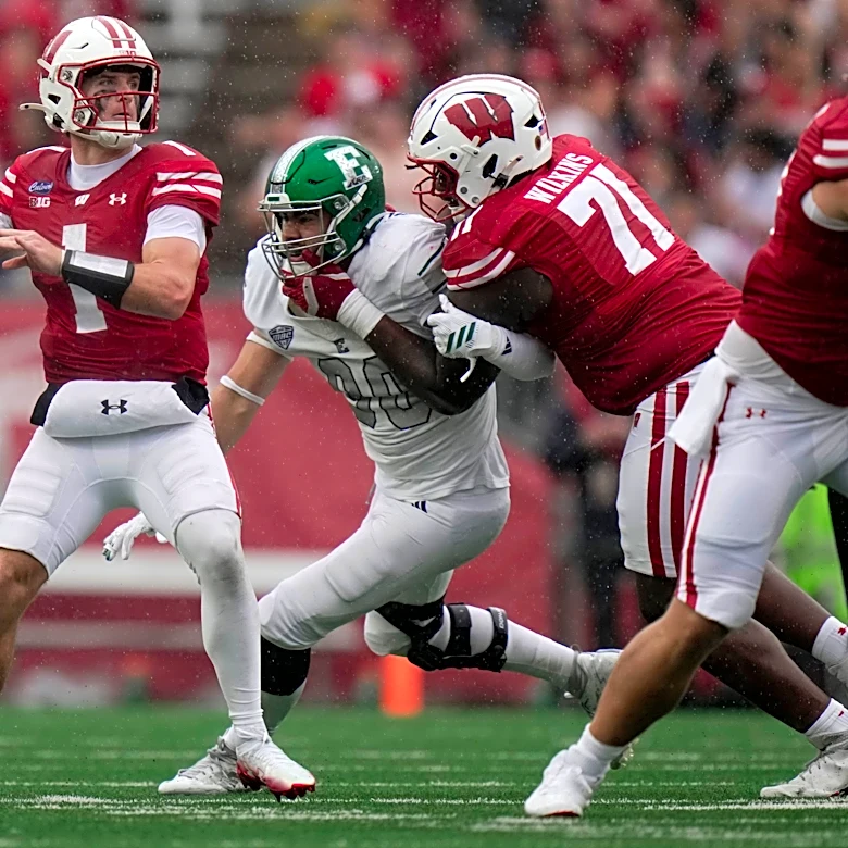 Wisconsin quarterback named to Week 3 Manning Award Stars of the Week