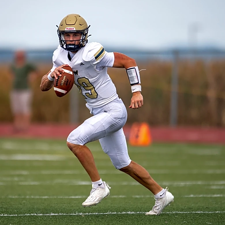 Wisconsin QB commit has 1,714 yards, 18 touchdowns in first five games