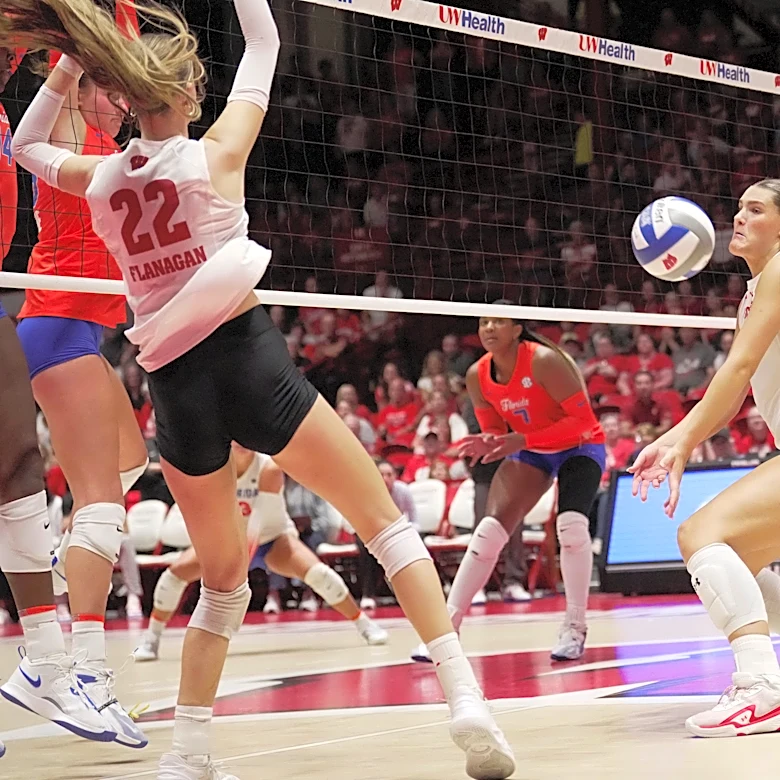 No. 6 Wisconsin volleyball vs. No. 15 Indiana: Live updates, score
