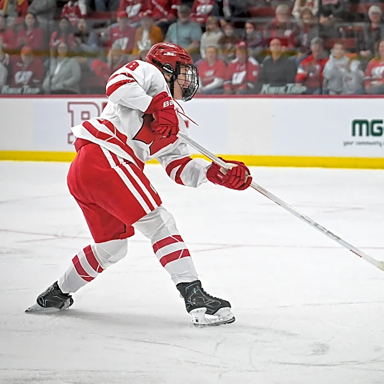 Wisconsin women's hockey star named WCHA Rookie of the Week