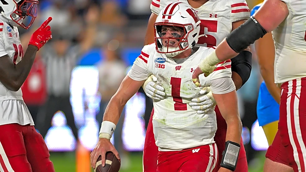 Wisconsin football opens as slight home underdogs vs. USC in Week 8