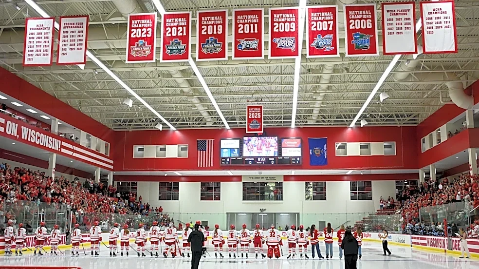 Wisconsin women's hockey rookie makes history with four-goal game