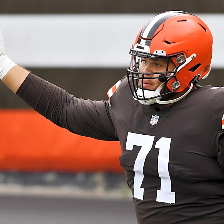 Ben Johnson sounds off on Jedrick Wills in Bears' left tackle battle