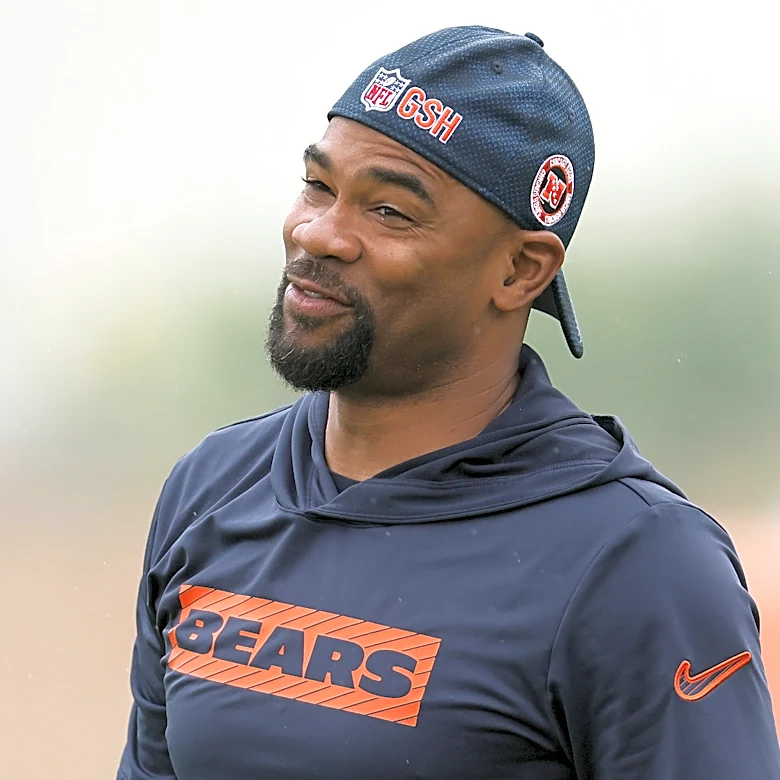Ben Johnson reacts to Antwaan Randle El calling Bears plays vs. Browns
