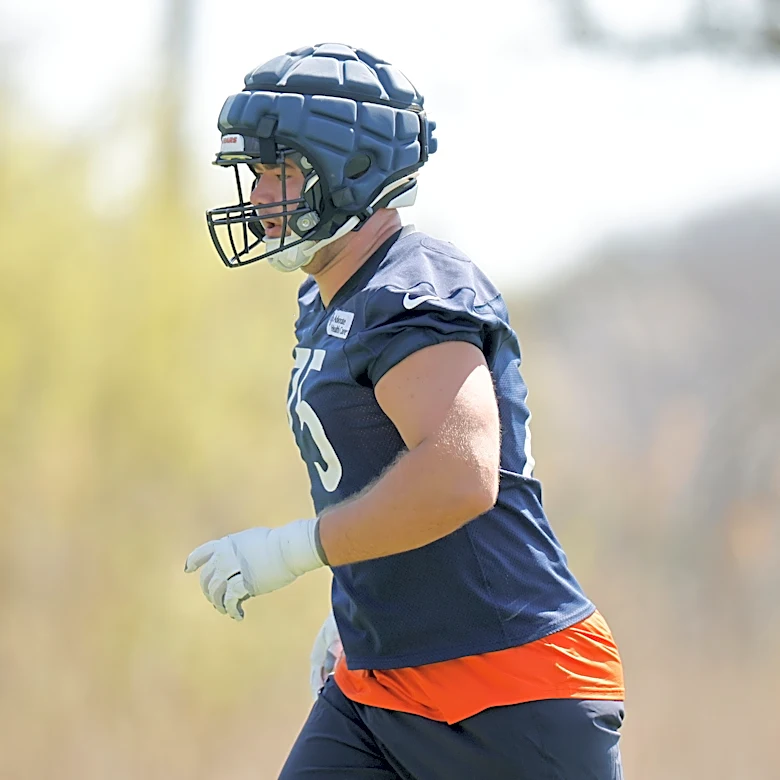 LOOK: Bears LT Ozzy Trapilo back in action at training camp practice