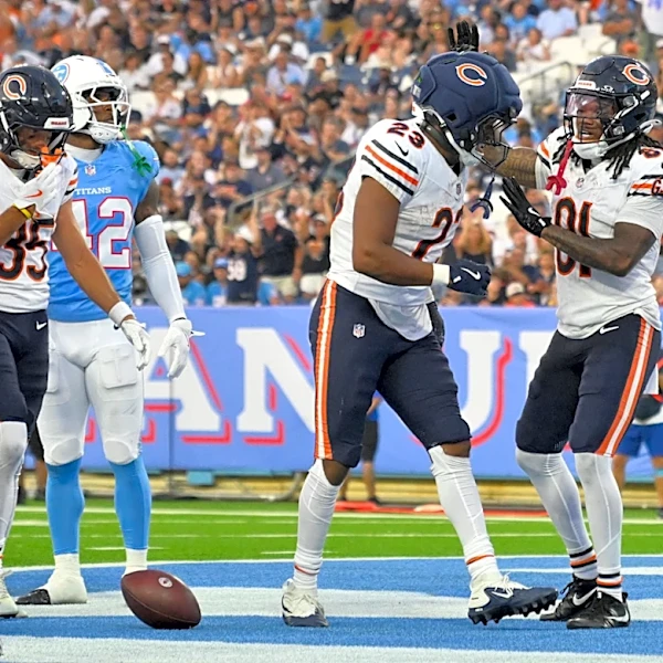 Luther Burden reacts to Bears WR Zavion Thomas' insane TD vs. Titans