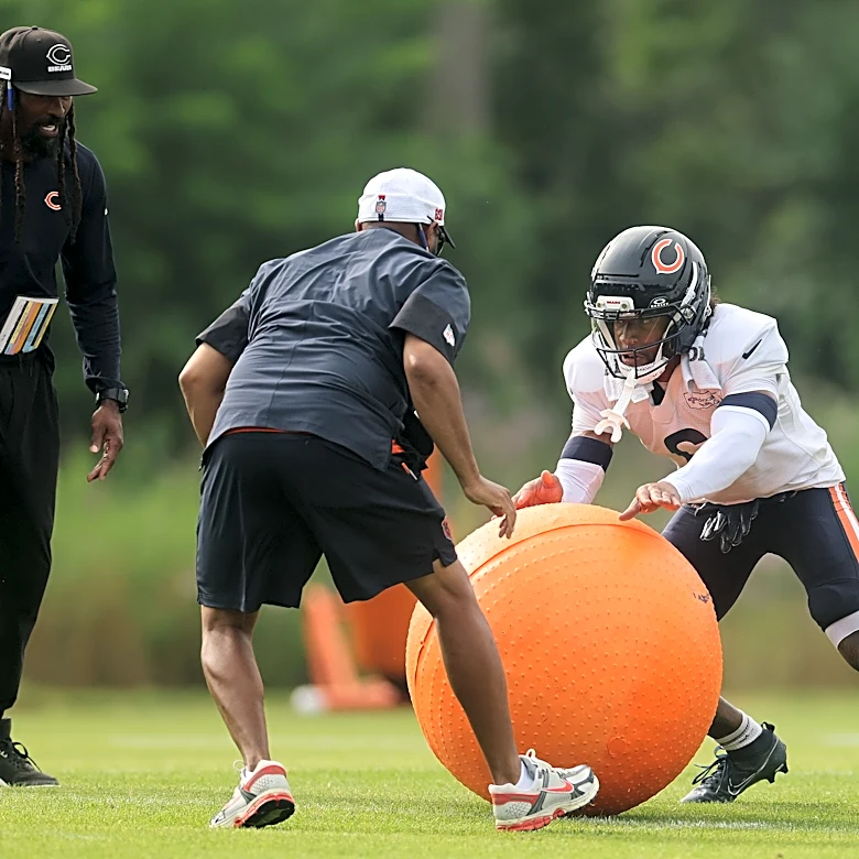 LOOK: Bears CB Kyler Gordon spotted training amid calf injury