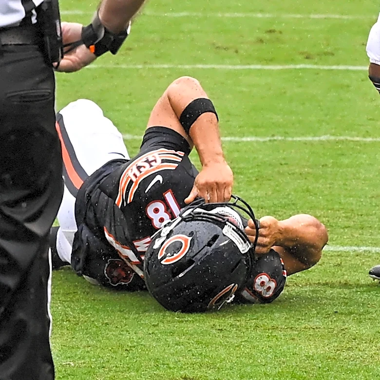 NFL world comes to Bears QB Caleb Williams' defense after injury