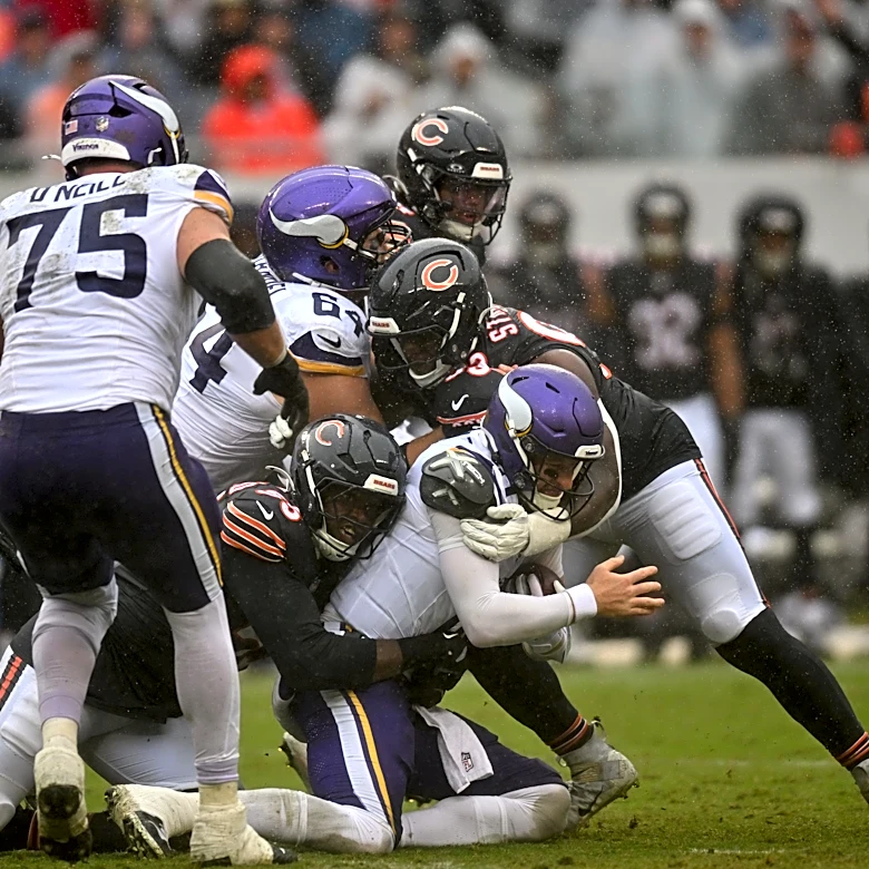 Dayo Odeyingbo says Bears defense must be at their best vs. Eagles