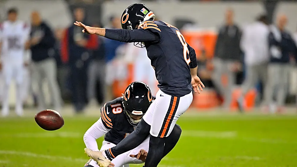 NFL world reacts to Bears kicker Cairo Santos' doink vs. Patriots