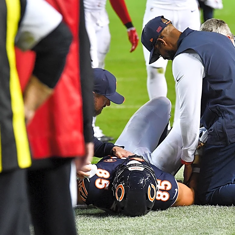 Reaction: Bears TE Cole Kmet's possible season-ending knee injury