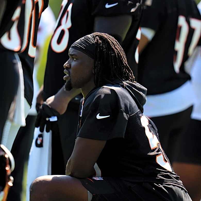 Why Bengals keep dropping Boye Mafe, Cashius Howell in pass coverage