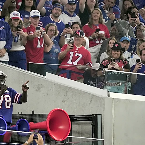 Check out Bruce Smith hyping up Bills fans ahead of first game at Highmark Stadium