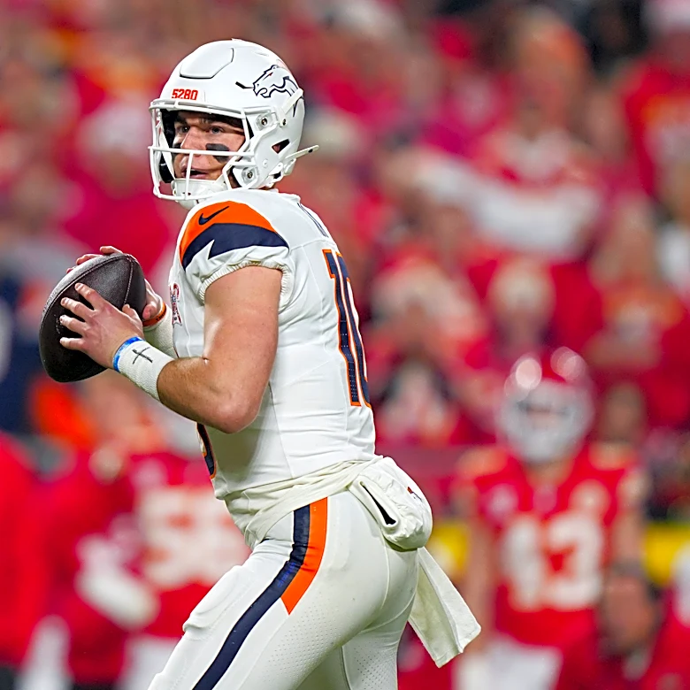 Twitter reacts to Broncos' alternate helmet, all-white 'MNF' uniform