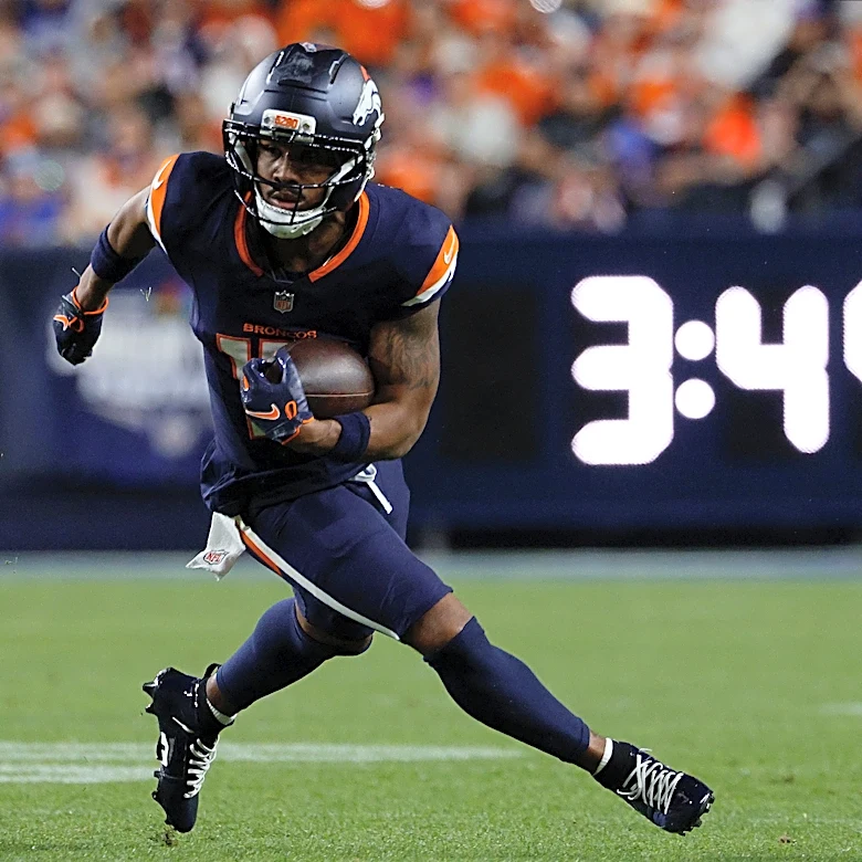 Twitter reacts to Jaylen Waddle’s amazing 2-point catch on 'SNF'
