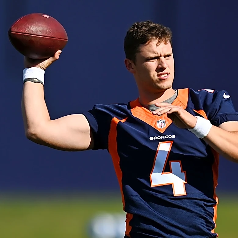 Ex-Broncos quarterback visits Bucs; Vikings host ex-Denver running back