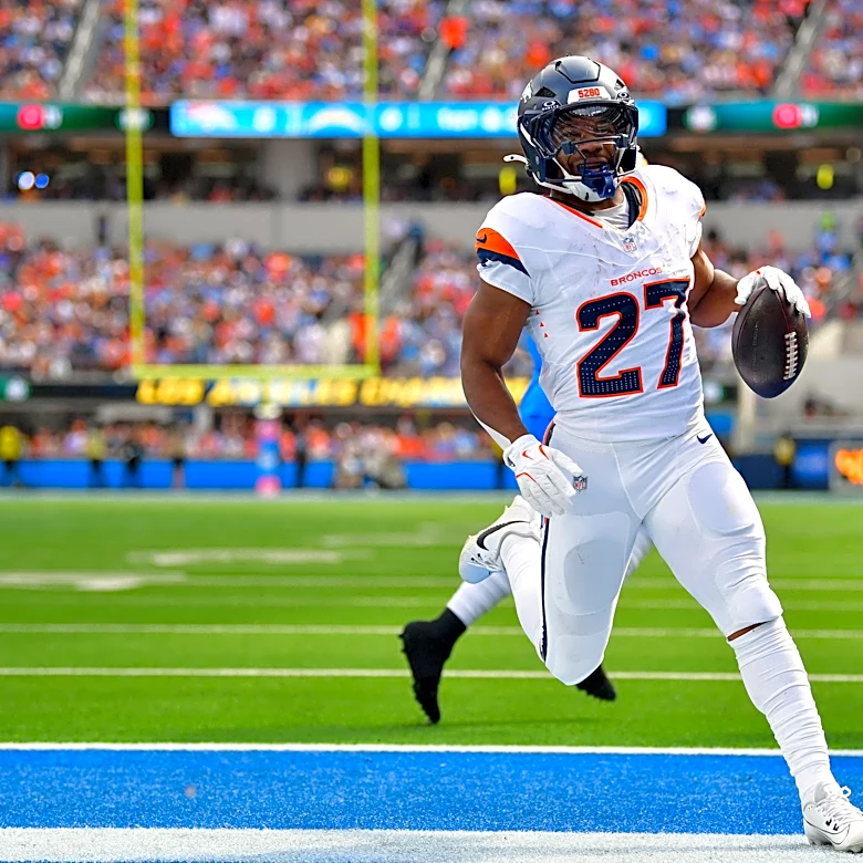 Broncos hang on for ugly 23-17 win over Chargers