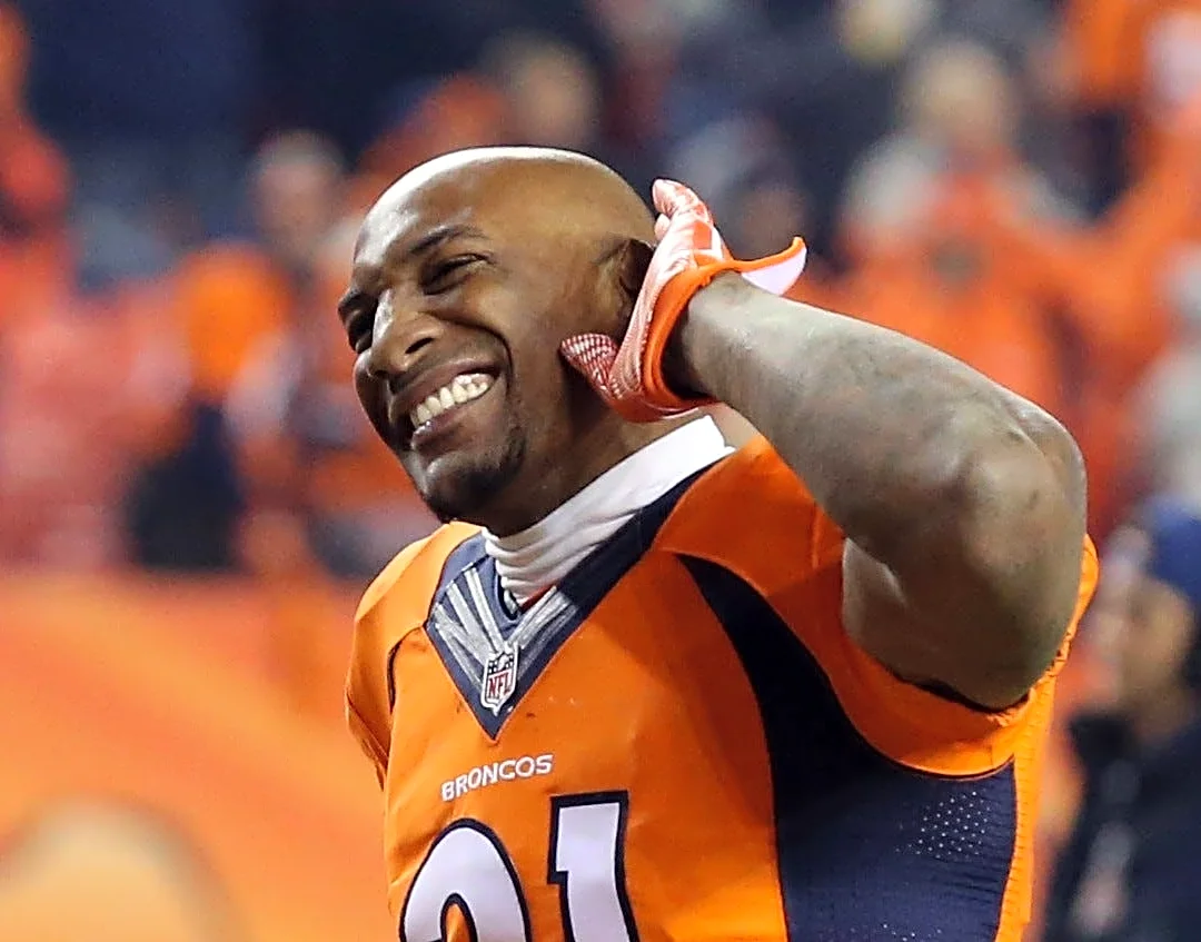 Aqib Talib and Ryan Fitzpatrick exchange remarks after Bo Nix comments