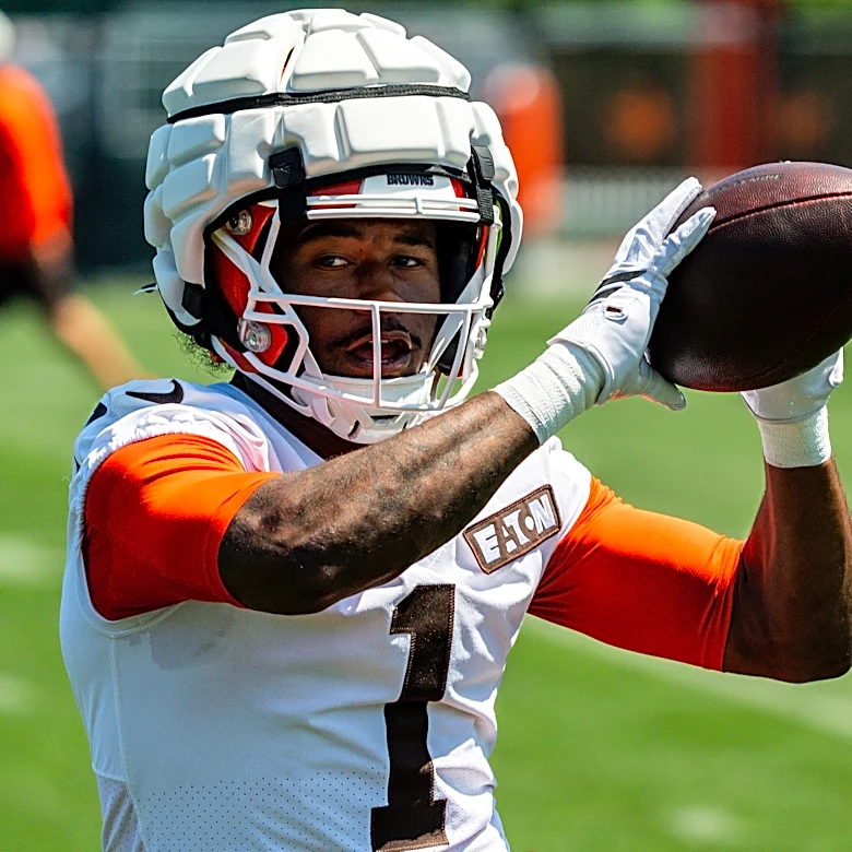 Browns suffer another scare after first round pick hits turf hard
