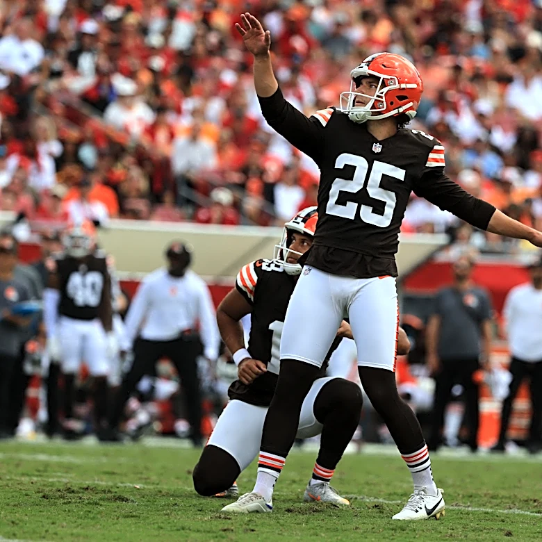 Browns' Andre Szmyt named AFC Special Team Player of the Year