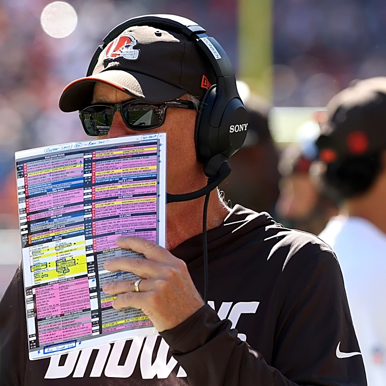Browns HC thought it was 'cool' quarterback turned boos into cheers