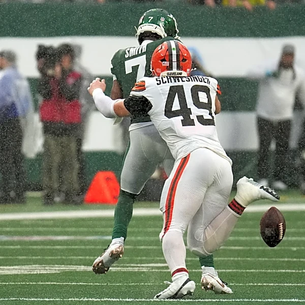 Two key Browns players leave Week 5 against the Jets with injuries