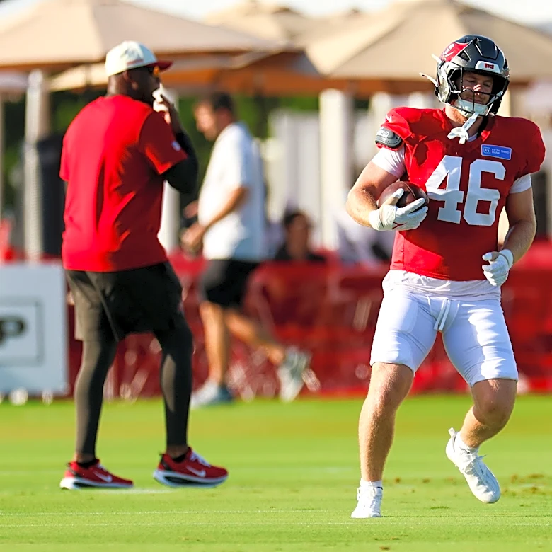 Bucs reunite with rookie LB Caden Fordham on practice squad