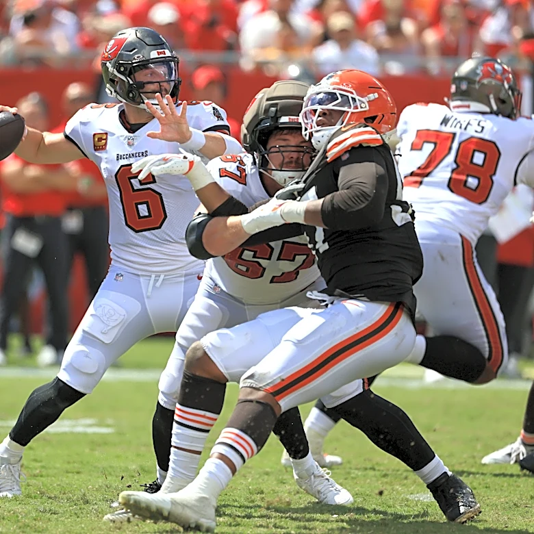 PFF ranks Bucs offensive line among NFL's best despite 0-2 start