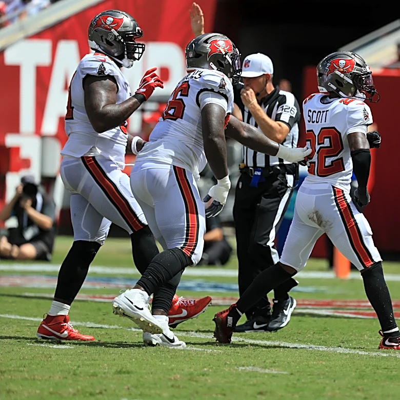 Keionte Scott delivers huge two-point breakup in Bucs win