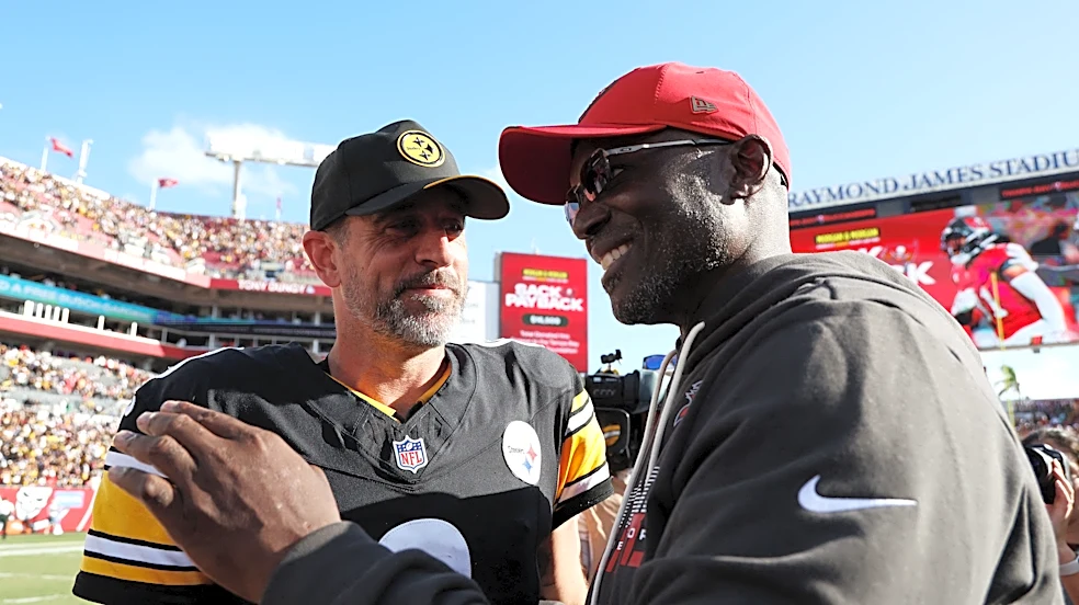 Steelers' Aaron Rodgers rips Buccaneers' home stadium after win