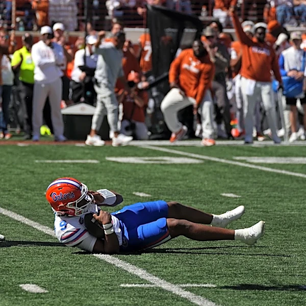 ESPN mock draft has Buccaneers landing Texas star Colin Simmons