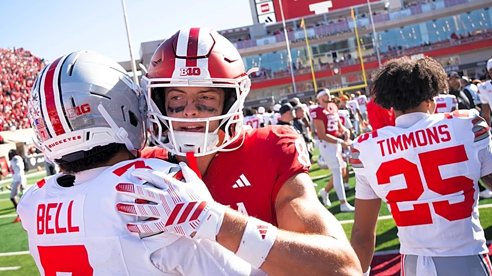 Indiana's Charlie Becker apologizes to Ryan Day for obscene gesture
