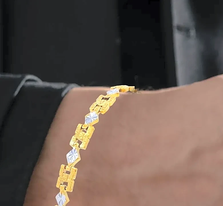 Why The Tennis Bracelet Is Timeless Elegance