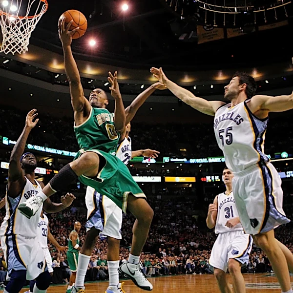 Leon Powe looks to Boston Celtics past for basketball camp of today