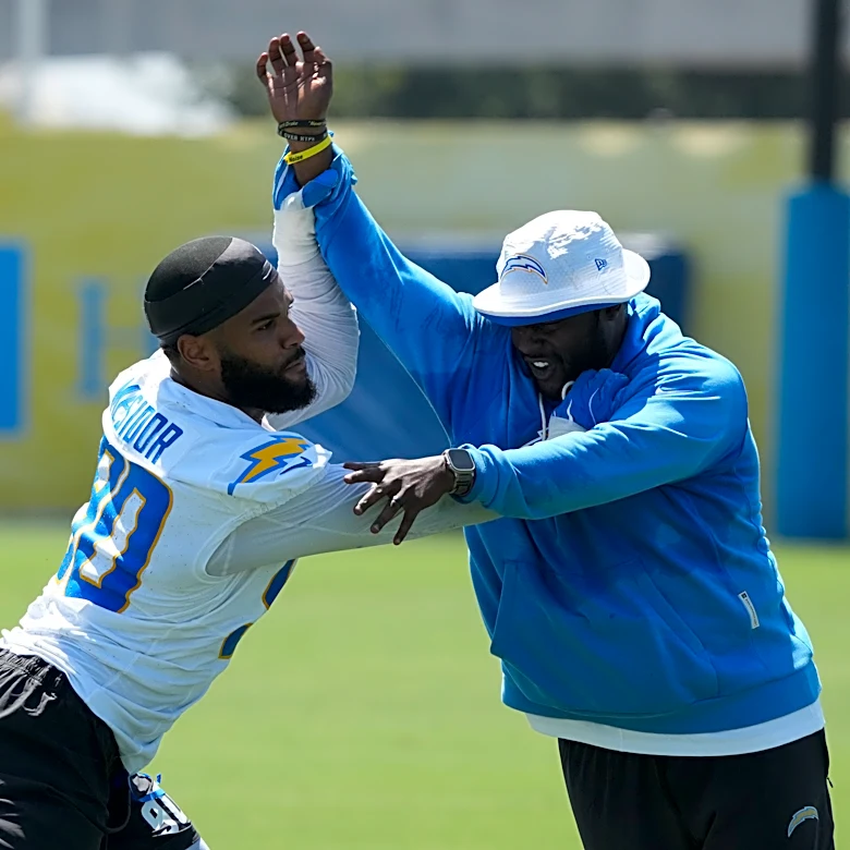 Chargers' Chris O'Leary praises Akheem Mesidor's mental makeup, talks role