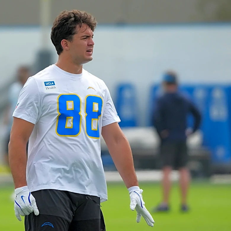 Chargers' newest signing listed as TE1 on depth chart ahead of Week 1