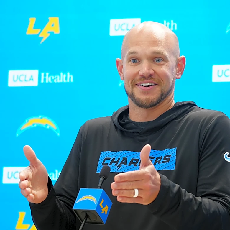 Chargers' Chris O'Leary has rough debut as defensive coordinator