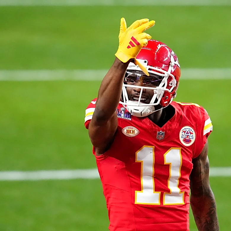 Chargers signing two-time Super Bowl champion wide receiver