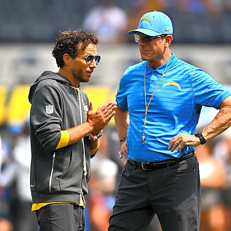 Chargers' Mike McDaniel sends blunt message amid calls for his job