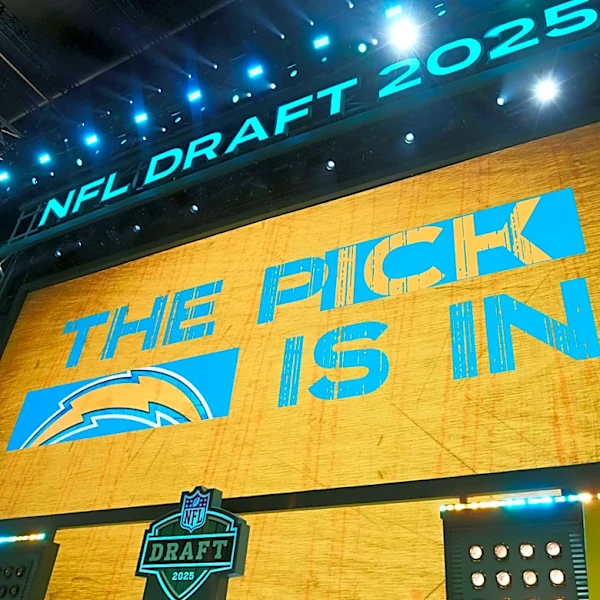 Chargers take sole control of No. 1 pick following Week 7 upset