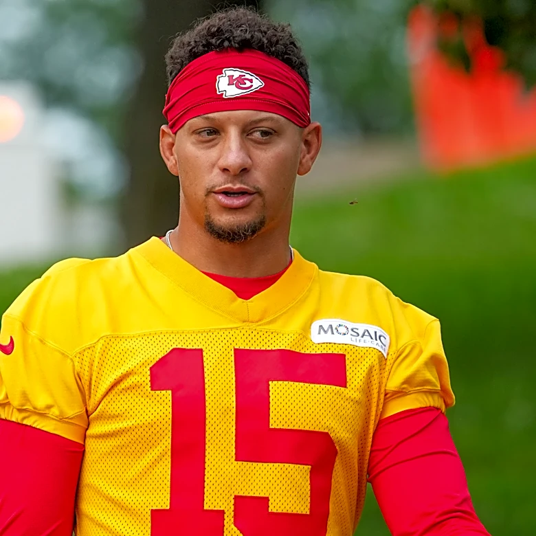 Chiefs QB Patrick Mahomes expresses confidence after knee injury