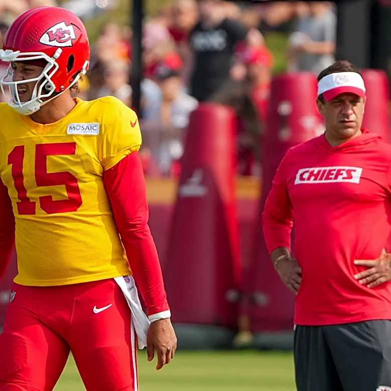 Chiefs waive veteran OL, sign replacement before matchup vs Buccaneers