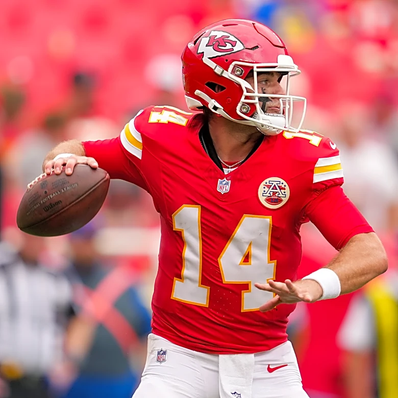 Watch Chiefs rookie Garrett Nussmeier warm up for preseason finale