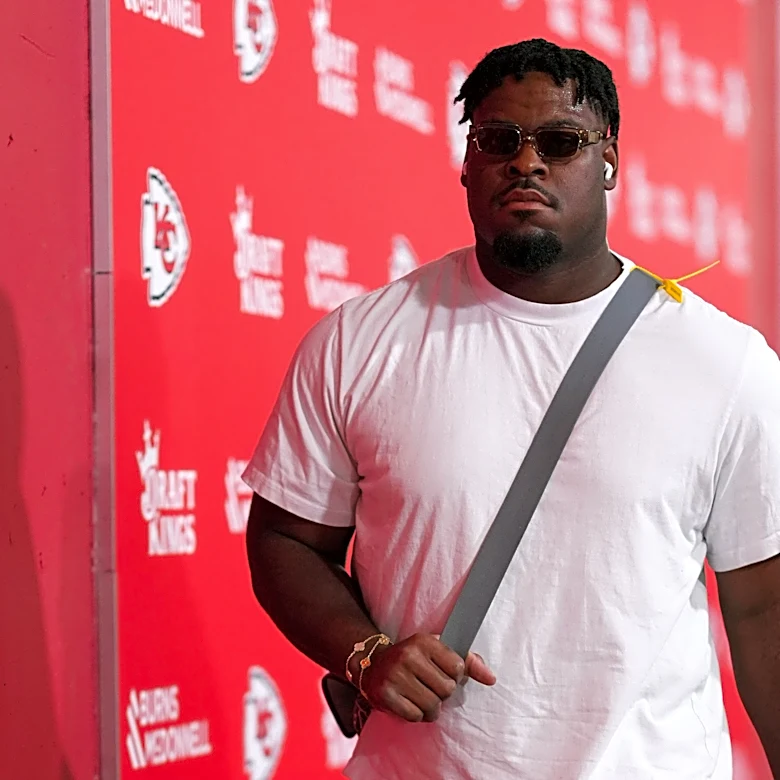 Kansas City Chiefs reportedly restructured OL Trey Smith's contract