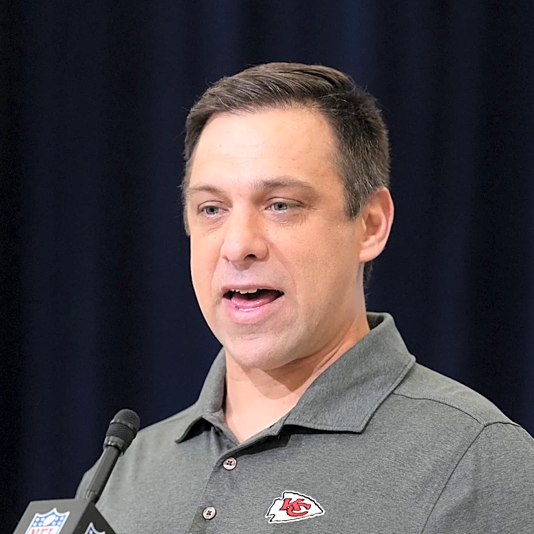 Chiefs reach injury settlements with 3 players, sign int'l prospect