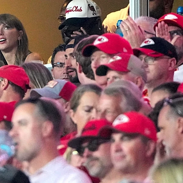 Cameras captured Taylor Swift's epic reaction to Travis Kelce TD