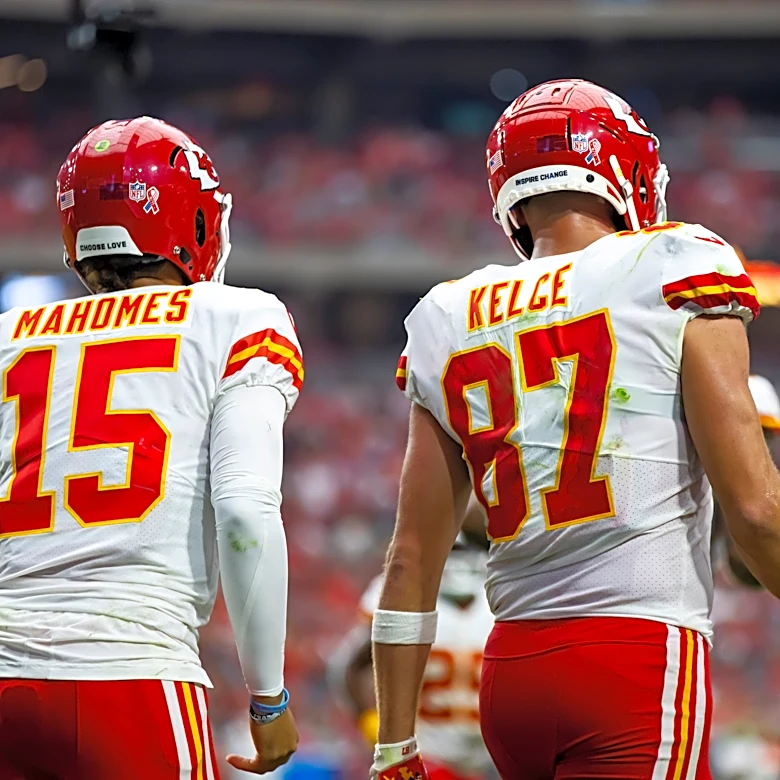Mahomes, Kelce make stylish entrance at Hard Rock Stadium in Week 3