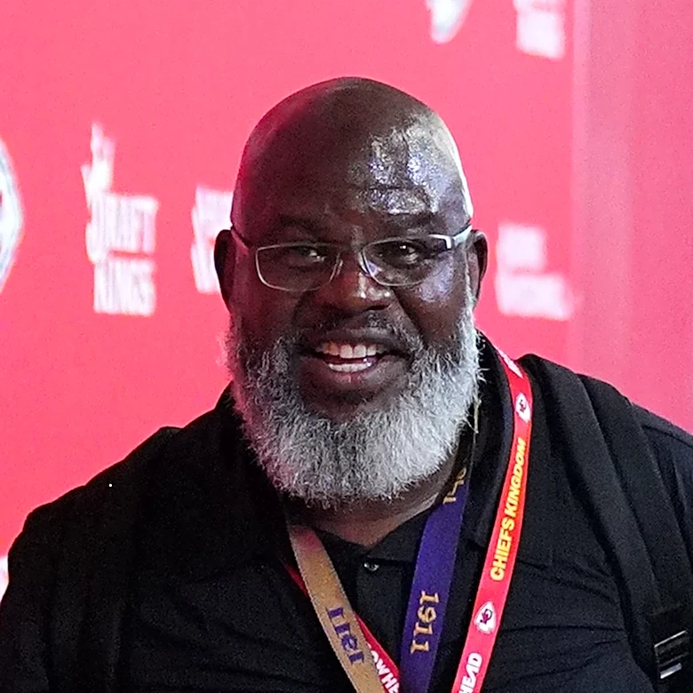 Eric Bieniemy reflects on OL Kahlil Benson's progress after 3 games