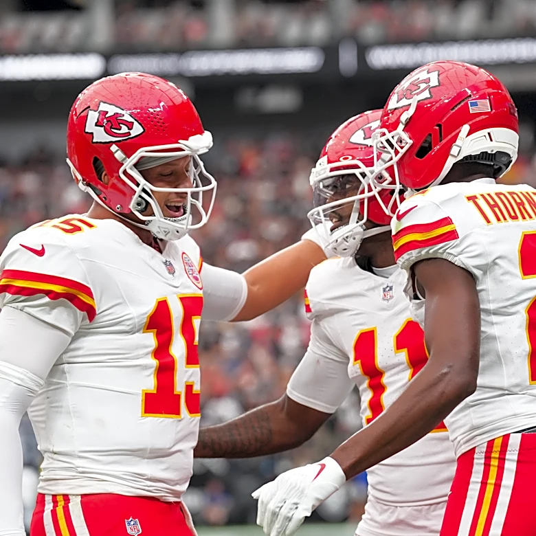 Chiefs vs. Raiders: Mahomes links with speedy WRs to even score in Q1